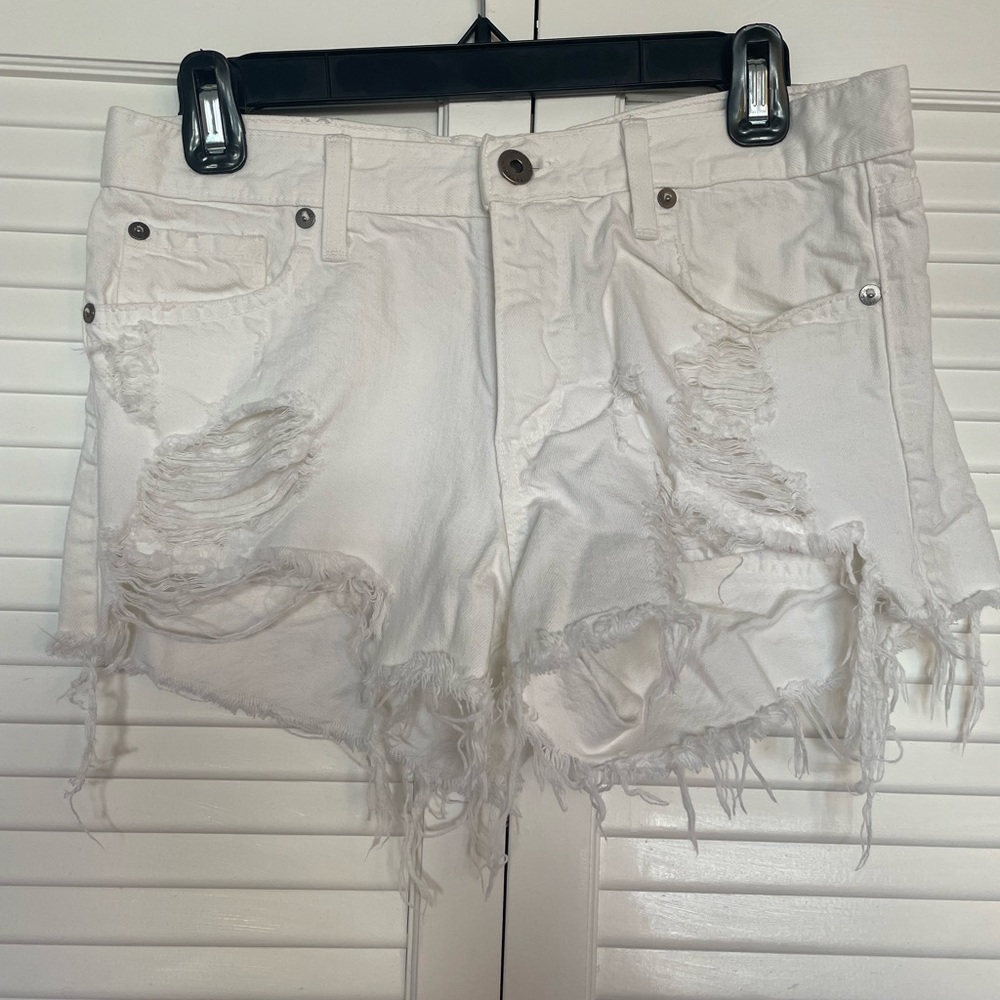 White jean distressed shorts